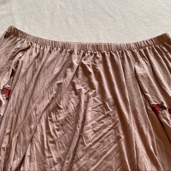 AE Floral Embroidered Off-the-Shoulder Top - Picture 4 of 6